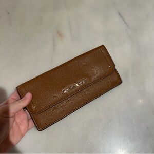 Michael michael kors hayes flat wallet